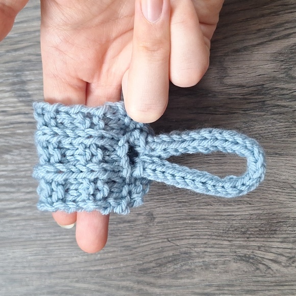 Handknit Kitchen Towel Loop - Picture 3 of 5